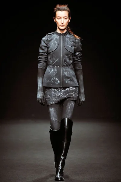 Look 15